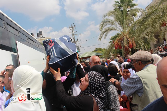 كفرقاسم -فيديو : حجا مبرور وسعيا مشكورا .. حجاج حافلة الحاج احمد الصوص تصل البلدة بسلام ودموع الفرح تغمر الجميع 